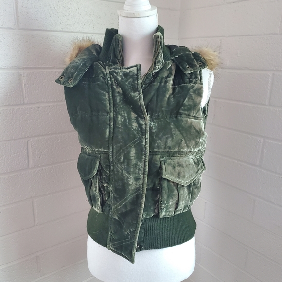 Old Navy Jackets & Blazers - Old navy velvet crushed hooded vest cozy